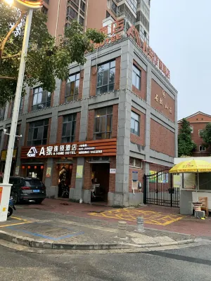 A Home Hotel Exterior Photos